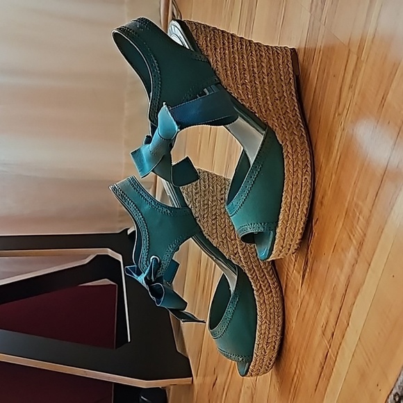 Tiefront Platform Sandal - Picture 2 of 4